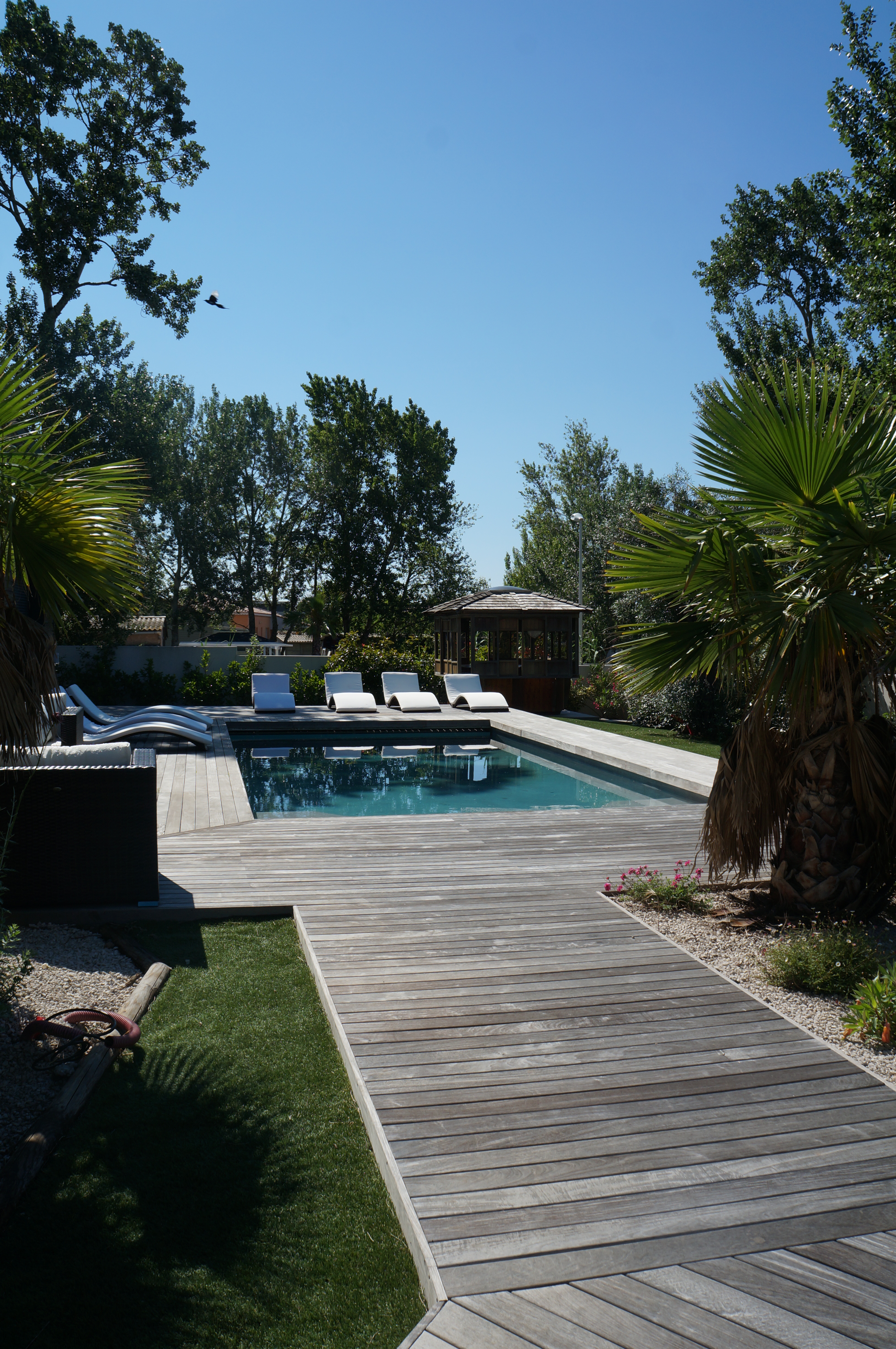 piscine chauffée et spa de la villa de luxe en location au Cap d'Agde