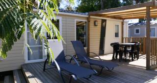 Bronzer, terrasse, mobil-home camping Le Bosc d'en Roug St Cyprien