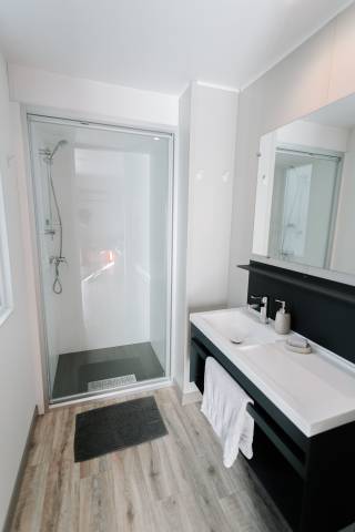 Salle de bain du mobil home 2 chambres orion
