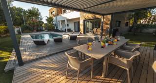 Vue extérieure d'une villa de luxe au Cap d'Agde