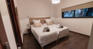 Chambre double d'une villa de luxe au Cap d'Agde