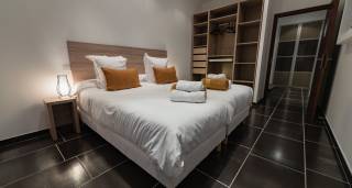 Chambre double d'une villa de luxe au Cap d'Agde