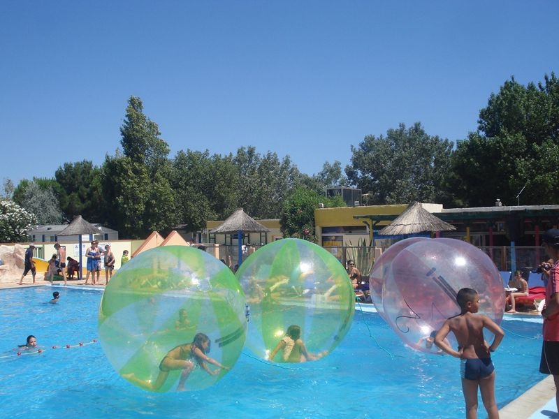 parc aquatique et jeux de bulles camping Le Roussillon Saint Cyprien
